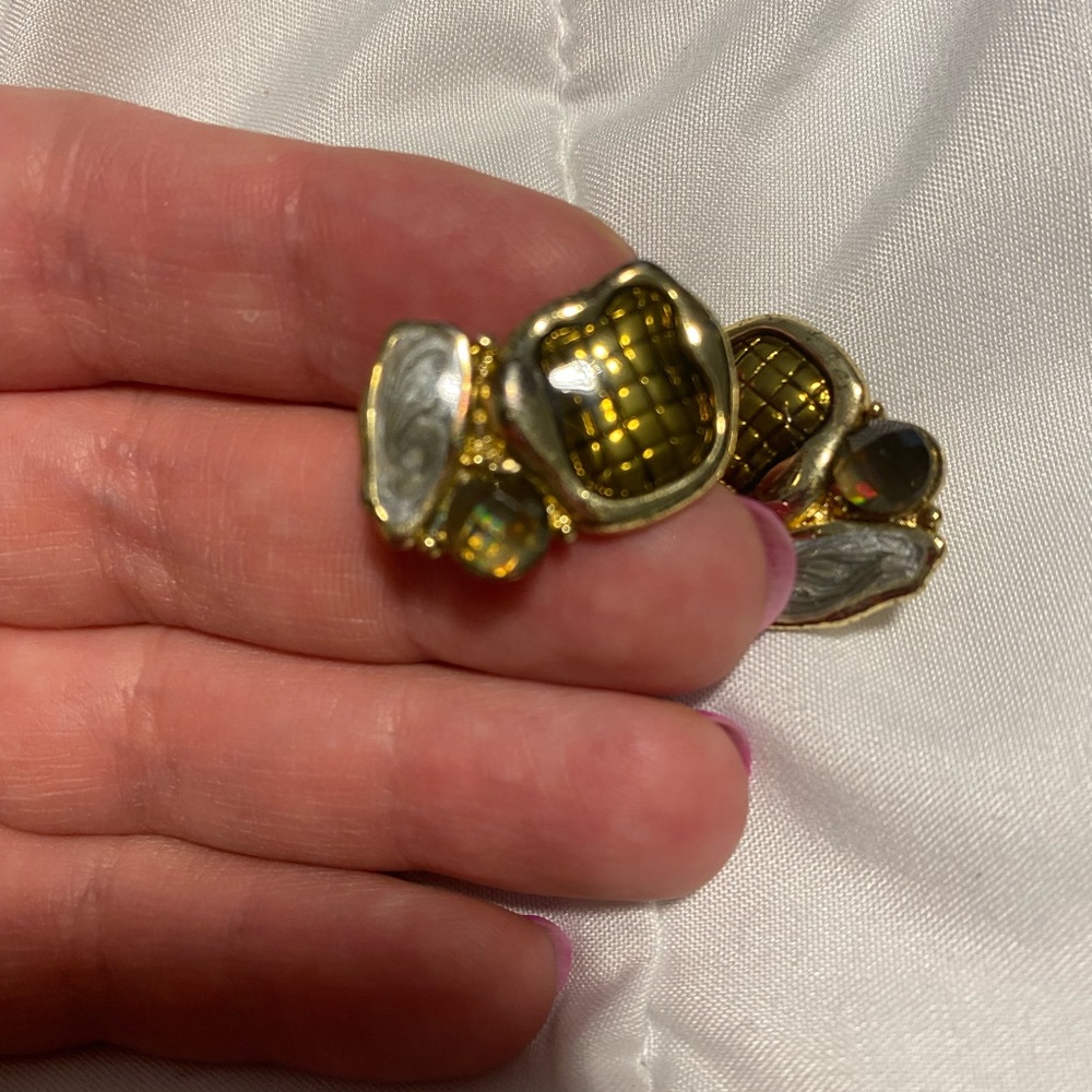 Earrings - Picture 2 of 3